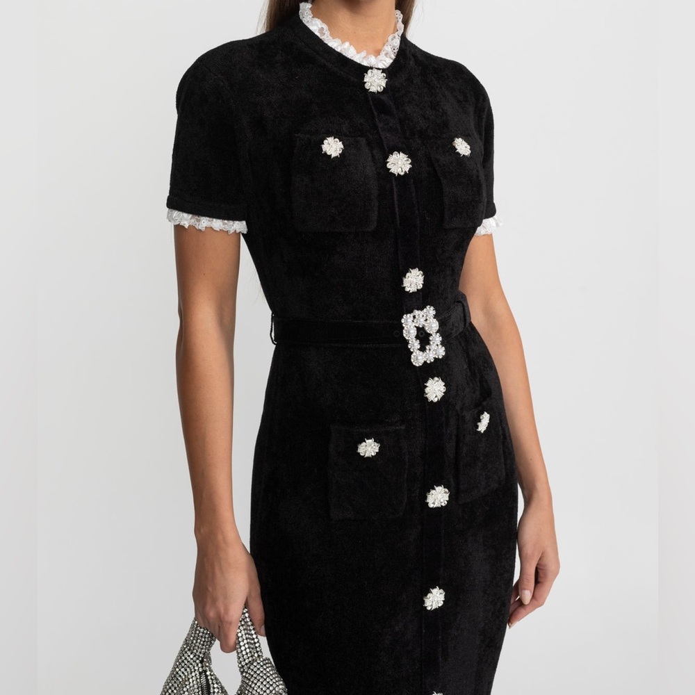 Elegant SD Black Dress with White Accents